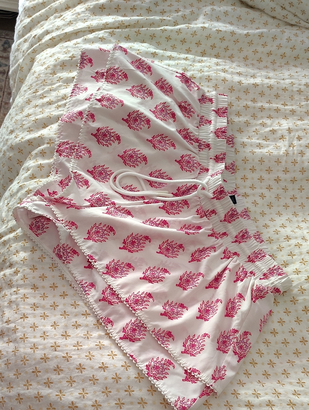 Roller Rabbit Target Floral Pink & White Shorts White Lace Tier Size Med